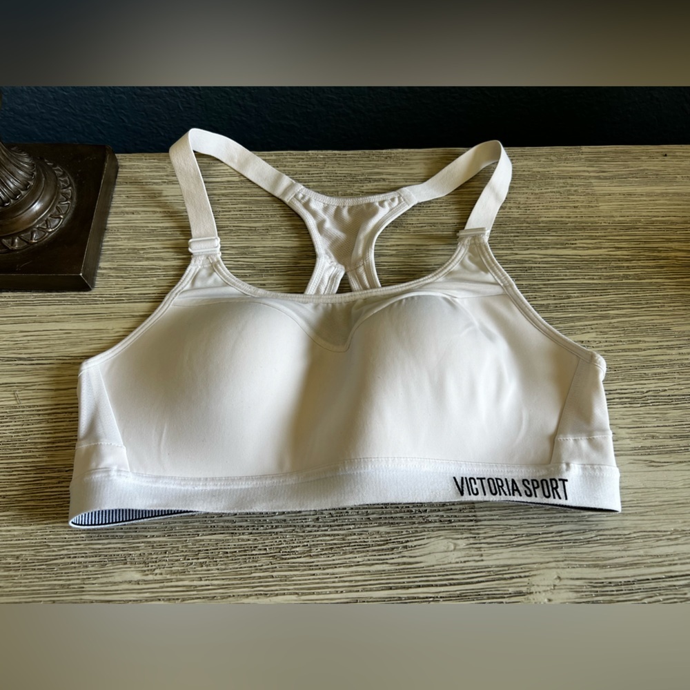 Victoria Sport Incredible Lightweight Max White Racerback Sports Bra